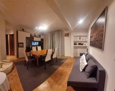 Télévision ou salle de divertissement dans l'établissement APPARTEMENT 2 CHAMBRE A 10 MINUTE DU CENTRE DE PARIS