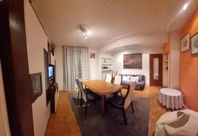 Télévision ou salle de divertissement dans l'établissement APPARTEMENT 2 CHAMBRE A 10 MINUTE DU CENTRE DE PARIS