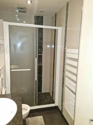 Salle de bains dans l'établissement APPARTEMENT 2 CHAMBRE A 10 MINUTE DU CENTRE DE PARIS