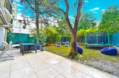 Jardin de l'établissement Beautiful 3 bdr apartment with garden close to Champs-Elysées
