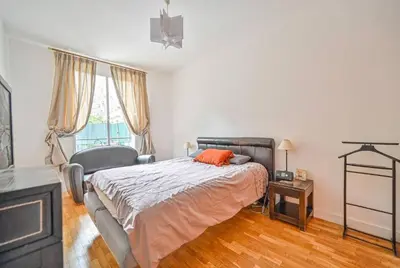 Un ou plusieurs lits dans un hébergement de l'établissement Beautiful 3 bdr apartment with garden close to Champs-Elysées