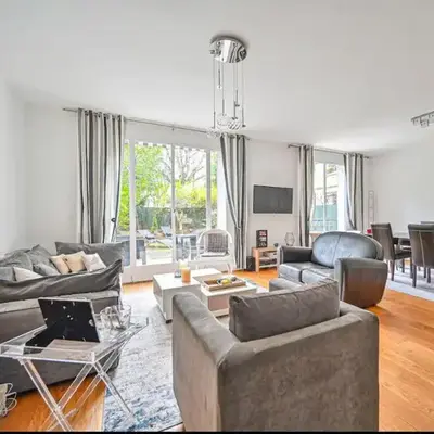 Beautiful 3 bdr apartment with garden close to Champs-Elysées