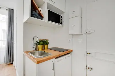 Cuisine ou kitchenette dans l'établissement Champs de Mars - Invalides