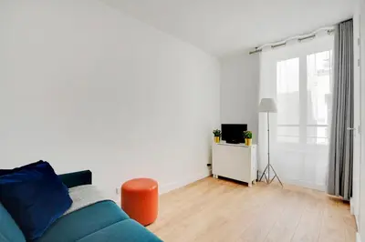 Télévision ou salle de divertissement dans l'établissement Champs de Mars - Invalides