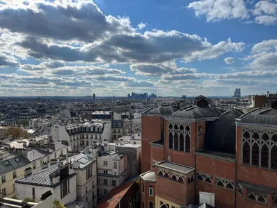 Vue générale sur Paris ou vue de la ville depuis l'appartement