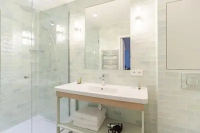 Salle de bains dans l'établissement Charmant Appartement avec Climatisation - Paris 3