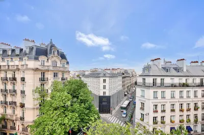 Vue générale sur Paris ou vue de la ville depuis l'appartement
