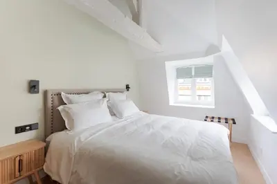 Un ou plusieurs lits dans un hébergement de l'établissement Charmant Appartement avec Climatisation - Paris 3