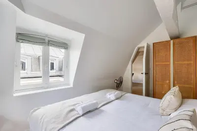 Un ou plusieurs lits dans un hébergement de l'établissement Charmant Appartement avec Climatisation - Paris 3