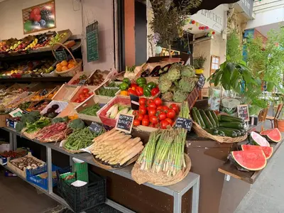 Nourriture dans le séjour chez l'habitant ou à proximité