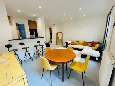 Cuisine ou kitchenette dans l'établissement Appartement 6 pièces / 5 chambres / calme / RDC