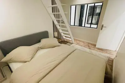 Un ou plusieurs lits dans un hébergement de l'établissement Appartement 6 pièces / 5 chambres / calme / RDC