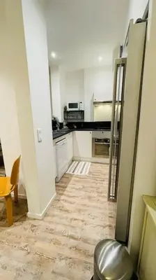Cuisine ou kitchenette dans l'établissement Appartement 6 pièces / 5 chambres / calme / RDC