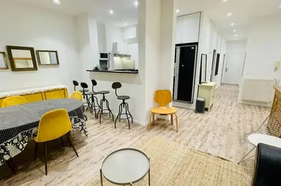 Coin salon dans l'établissement Appartement 6 pièces / 5 chambres / calme / RDC