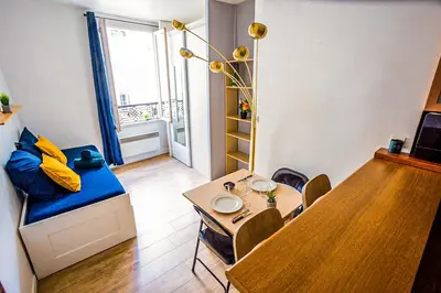 Coin salon dans l'établissement Cosy Beautiful Studio Heart of Paris Saint-Germain des Prés