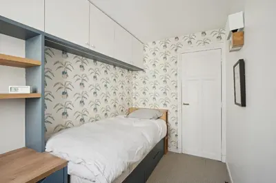 Un ou plusieurs lits dans un hébergement de l'établissement Chaillot - Lübeck II 2 ch by B'Your Home