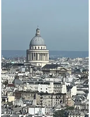 Vue générale sur Paris ou vue de la ville depuis l'appartement