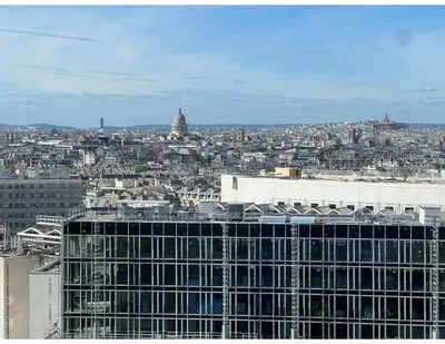 Vue générale sur Paris ou vue de la ville depuis l'appartement