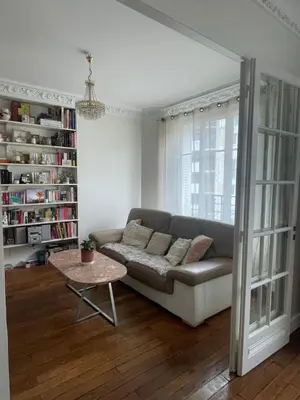 Coin salon dans l'établissement Appartement parisien