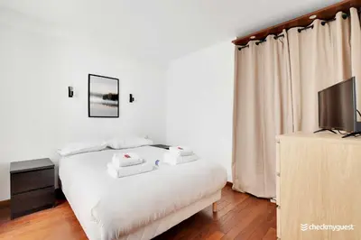 Un ou plusieurs lits dans un hébergement de l'établissement Charming home Convention Serres