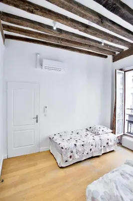 Un ou plusieurs lits dans un hébergement de l'établissement Marais 4 bedrooms new apartment