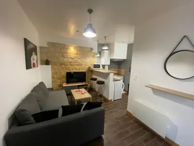 Cuisine ou kitchenette dans l'établissement Agréable appartement in Montmartre
