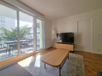 Télévision ou salle de divertissement dans l'établissement 6P/terrasse/2 car parks/5min Paris