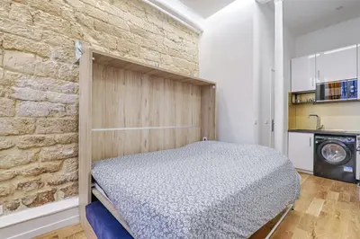 Un ou plusieurs lits dans un hébergement de l'établissement Beau studio 2P en plein cœur du 2e