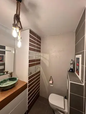 Salle de bains dans l'établissement Boho style apartment - 7 mins from Paris Center - Garden and underground parking