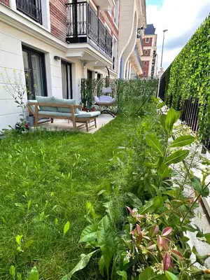 Jardin de l'établissement Boho style apartment - 7 mins from Paris Center - Garden and underground parking