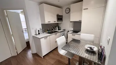 Cuisine ou kitchenette dans l'établissement Charming apartment in Monmartre