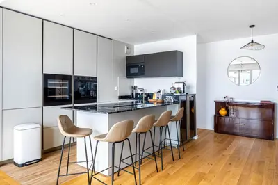 Cuisine ou kitchenette dans l'établissement GuestReady - Chic cocoon with a balcony