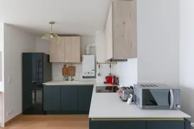 Cuisine ou kitchenette dans l'établissement Cozy 60 m on the outskirts of Paris