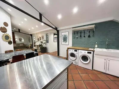 Cuisine ou kitchenette dans l'établissement Urban Flat 161 - Sublime 4BDR Luxury Flat in Paris