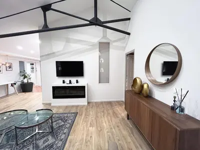 Télévision ou salle de divertissement dans l'établissement Urban Flat 161 - Sublime 4BDR Luxury Flat in Paris