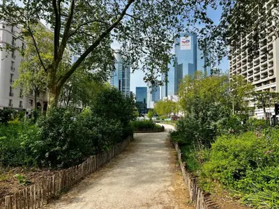 Jardin de l'établissement Cosy 1BR Apt in Modern Residence Paris La Défense