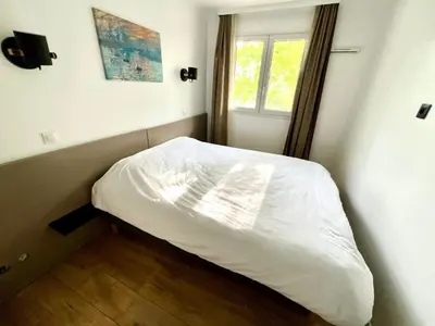 Un ou plusieurs lits dans un hébergement de l'établissement Cosy 1BR Apt in Modern Residence Paris La Défense