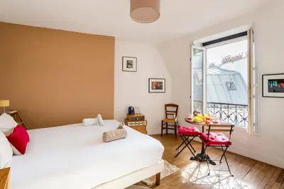 Un ou plusieurs lits dans un hébergement de l'établissement Welcome to Montmartre !