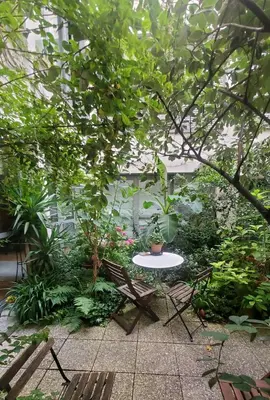Jardin de l'établissement Une chambre à Paris 20eme avec un petit jardin