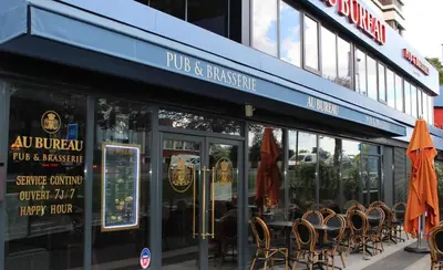 Restaurant ou autre lieu de restauration dans l'établissement Charme appartement entier près Paris La Défense Nanterre