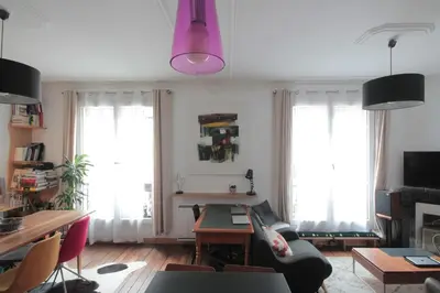 Télévision ou salle de divertissement dans l'établissement 2 Pièces de charme Montmartre
