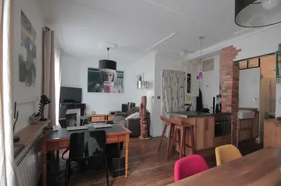 Télévision ou salle de divertissement dans l'établissement 2 Pièces de charme Montmartre