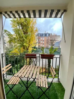 Balcon ou terrasse dans l'établissement Appartement moderne Neuilly sur Seine au calme
