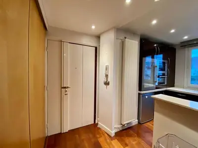 Cuisine ou kitchenette dans l'établissement Appartement moderne Neuilly sur Seine au calme