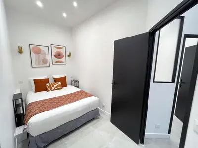 Un ou plusieurs lits dans un hébergement de l'établissement Urban Flat 08 - The Panoramic Flat in Paris
