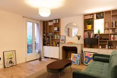 Bibliothèque dans l'appartement
