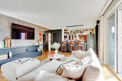 Coin salon dans l'établissement Ecrin de luxe à la Tour Eiffel