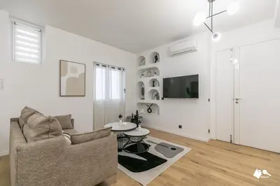 Télévision ou salle de divertissement dans l'établissement MBA - Felix Faure Luxury Appart proche Tour Eiffel