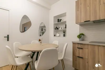 Cuisine ou kitchenette dans l'établissement MBA - Felix Faure Luxury Appart proche Tour Eiffel