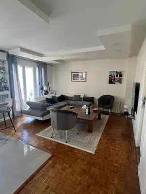 Coin salon dans l'établissement appartement 65m